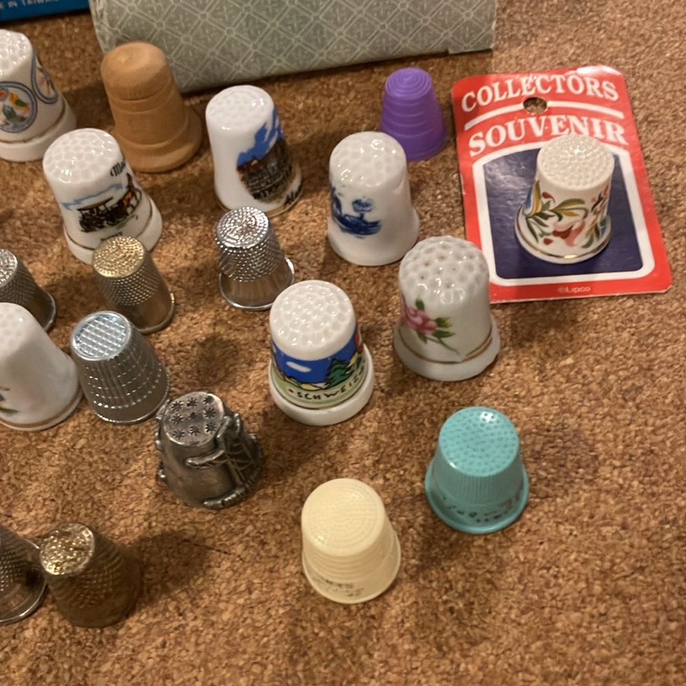 Big lot of 61 piece assorted thimbles collection +3 - Picture 5 of 8
